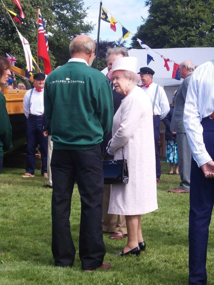 The Queen meets the builders of the Hereford Bull Trow