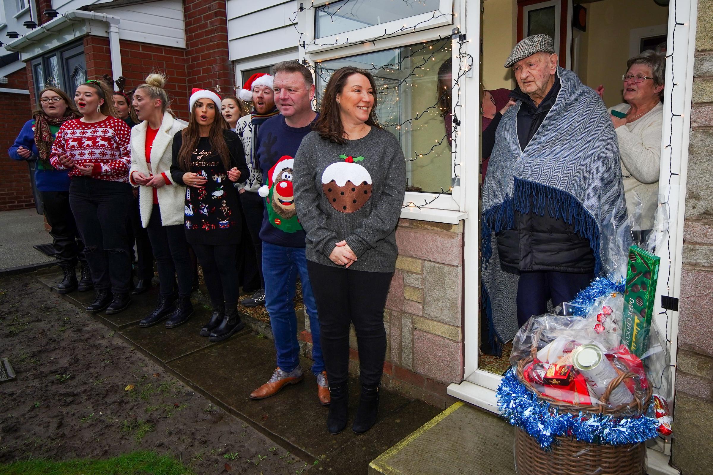 War veteran, 104, receives Christmas surprise from lottery winners - Vimarsana News
