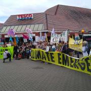 Extinction rebellion protest over pollution in the river Wye outside Tesco in Bewell Street, Hereford.     Picture: Michael Eden